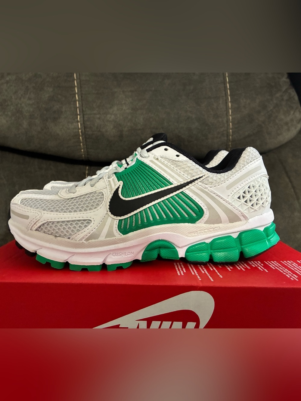 Nike Zoom Vomero White, Green & Black Running Sneakers brand new